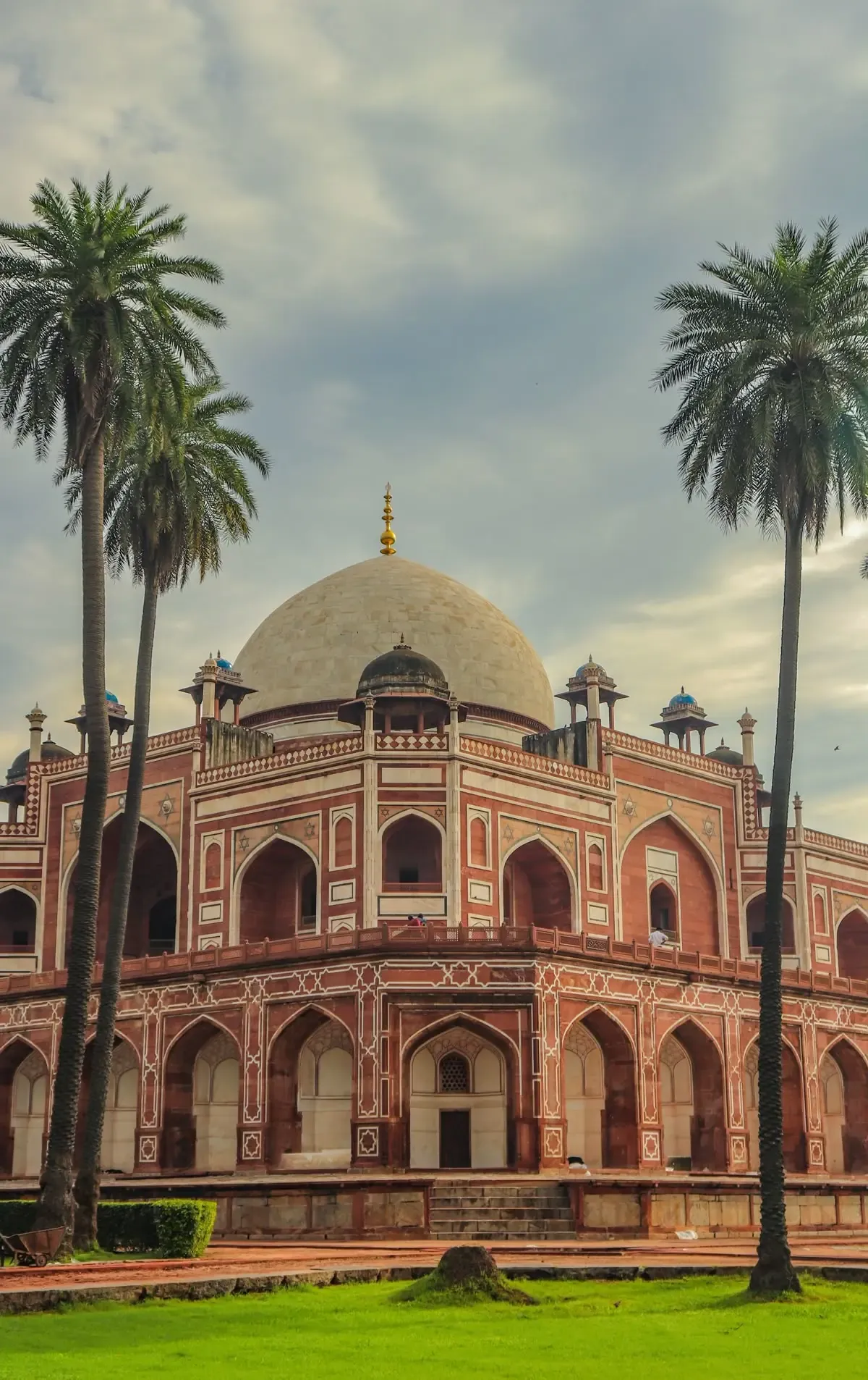 Humayun's Tomb in Delhi framed by palm trees