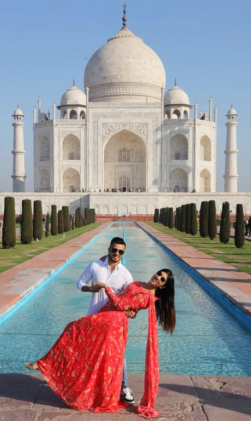 A couple's pre-wedding photoshoot at the Taj Mahal reflecting pool