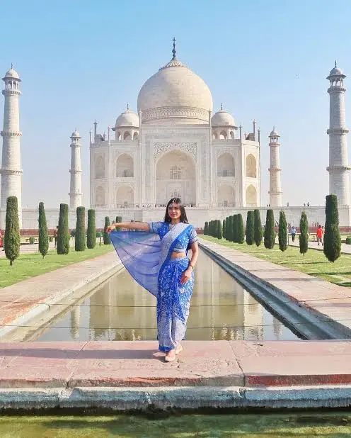 Visitor in comfortable, modest clothing at the Taj Mahal