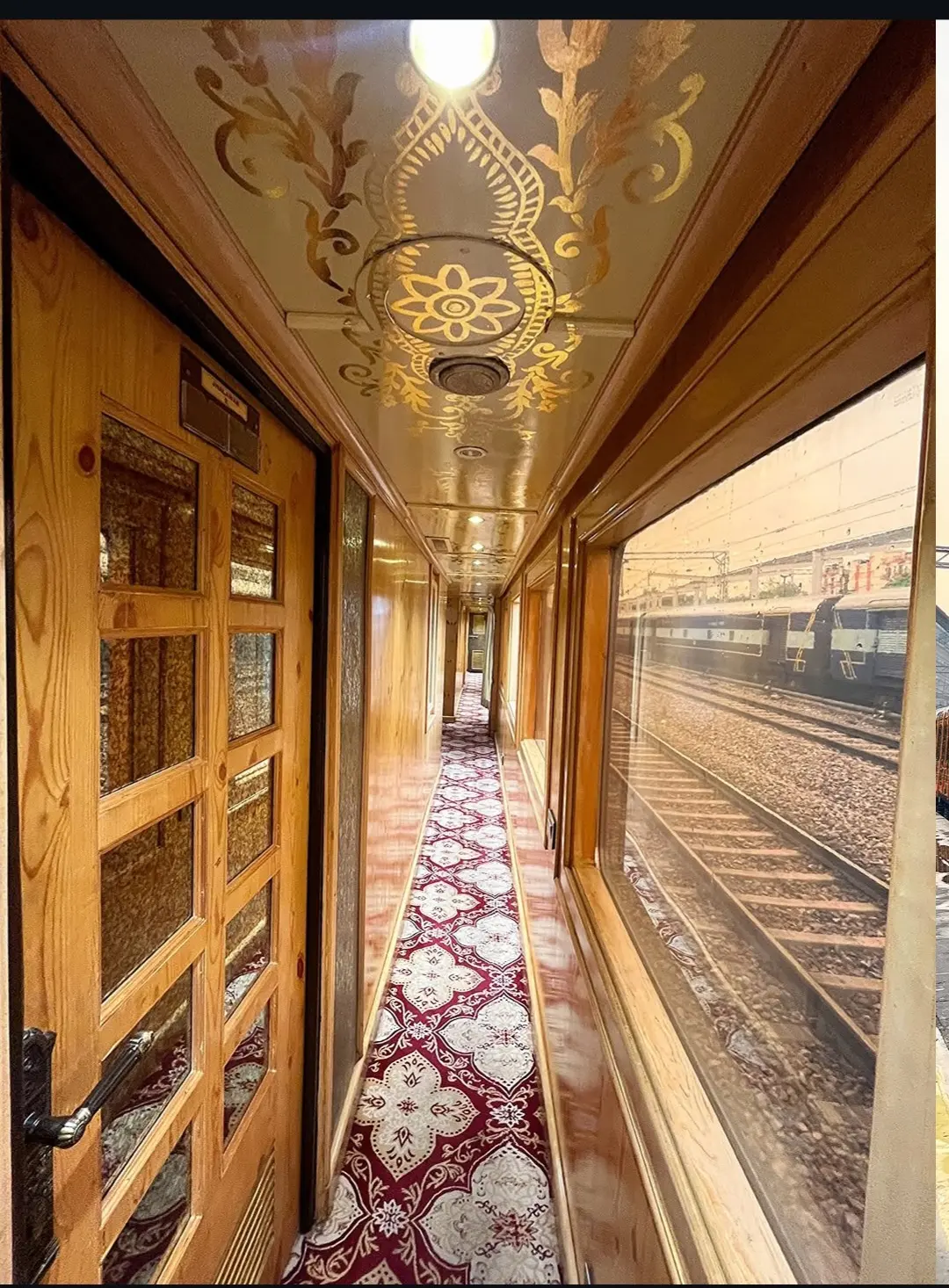 Art of Indian Rail &mdash; Gatimaan Express Executive First Class Delhi Agra